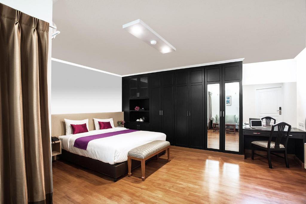 Step Sathorn Residence